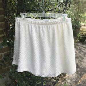Lily White- IVORY LACE MINI SKIRT- Size Large- GUC